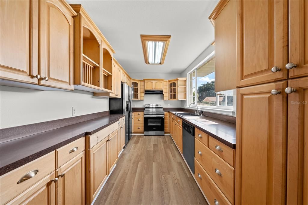 На продажу: $395,000 (3 спален, 2 ванн, 1895 Квадратных фут)