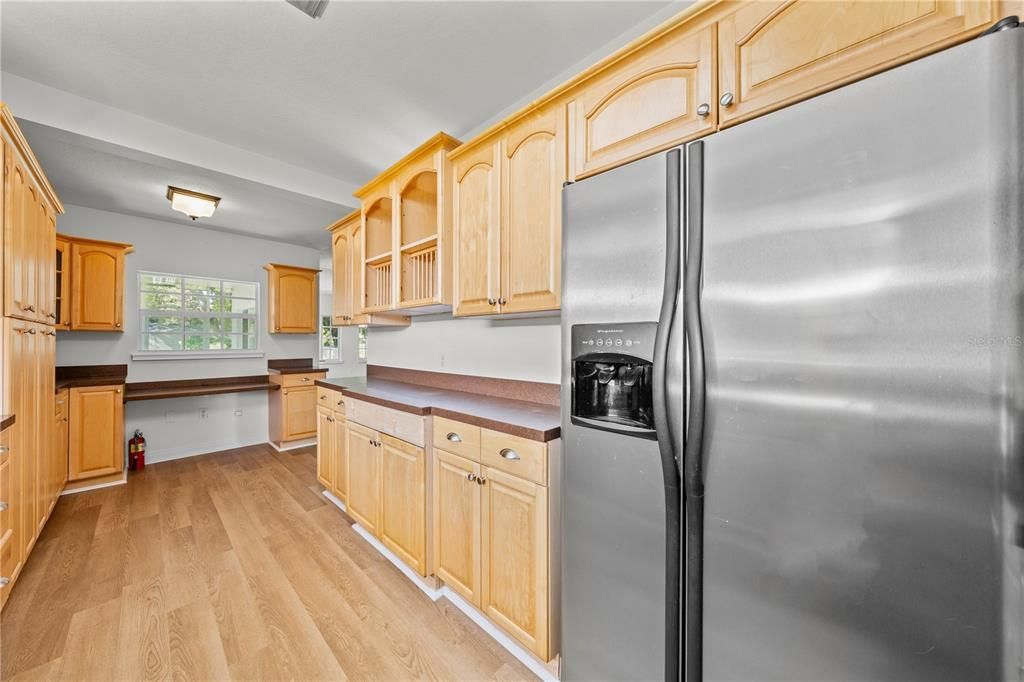 На продажу: $395,000 (3 спален, 2 ванн, 1895 Квадратных фут)