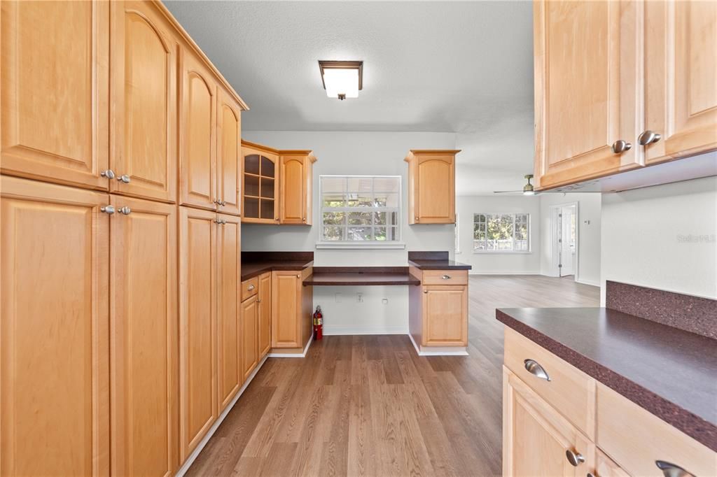 На продажу: $395,000 (3 спален, 2 ванн, 1895 Квадратных фут)