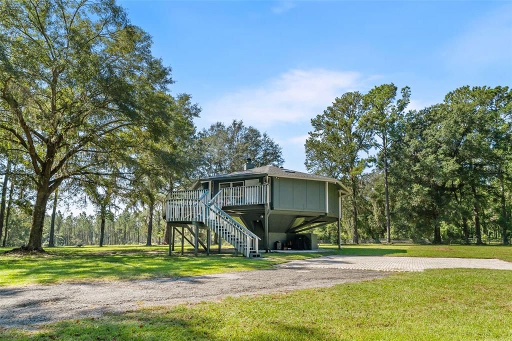 For Sale: $2,795,000 (8 beds, 7 baths, 8231 Square Feet)
