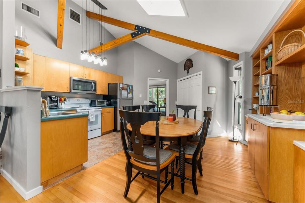 For Sale: $2,795,000 (8 beds, 7 baths, 8231 Square Feet)