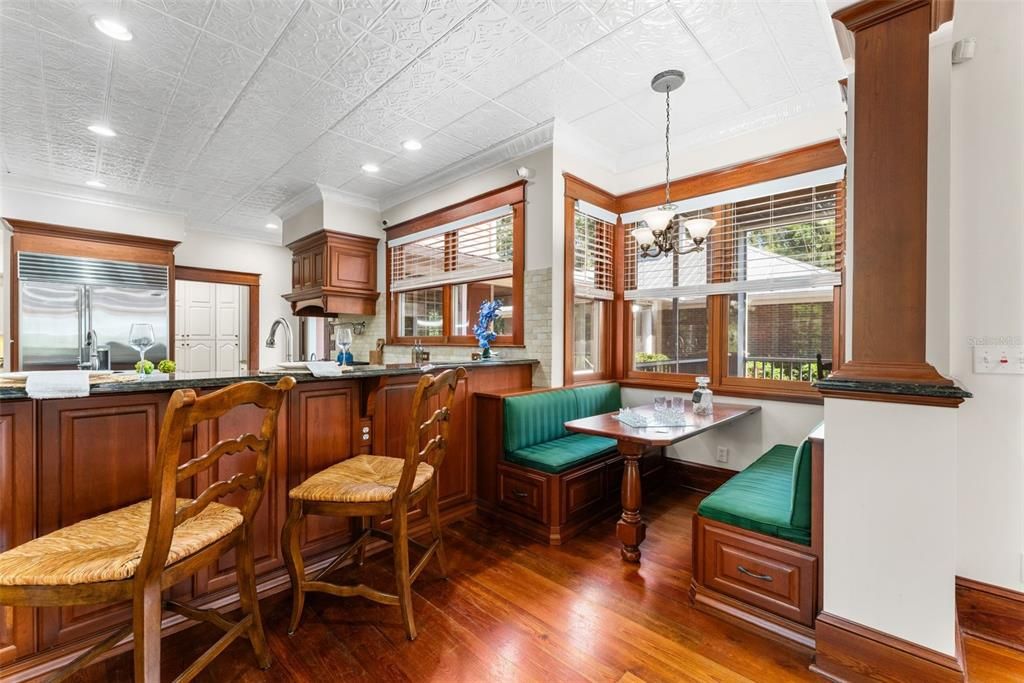 For Sale: $2,795,000 (8 beds, 7 baths, 8231 Square Feet)