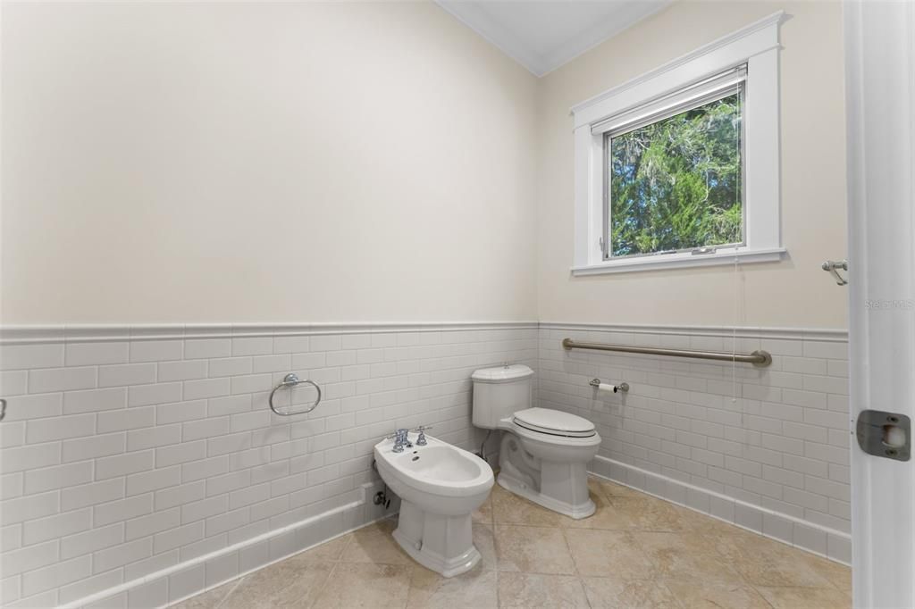 For Sale: $2,795,000 (8 beds, 7 baths, 8231 Square Feet)