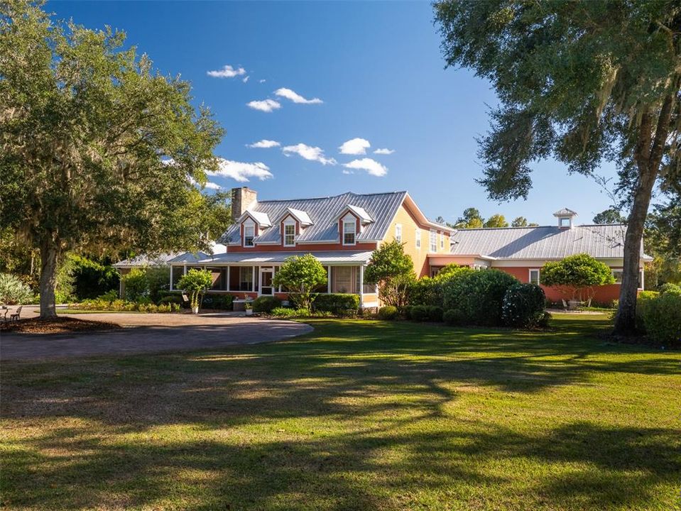 For Sale: $2,795,000 (8 beds, 7 baths, 8231 Square Feet)