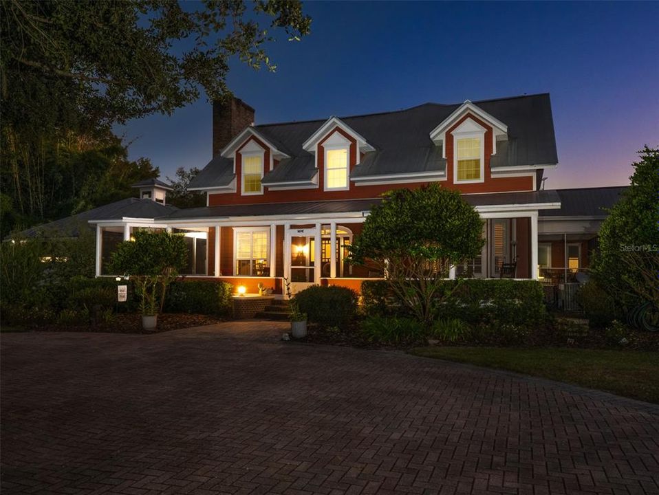 For Sale: $2,795,000 (8 beds, 7 baths, 8231 Square Feet)