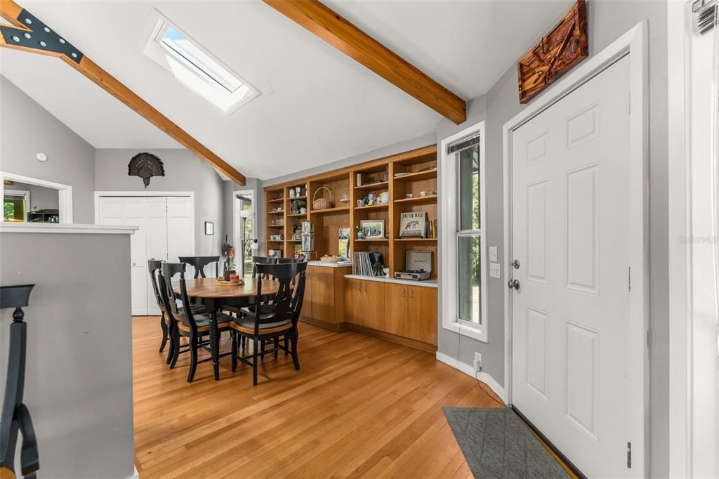 For Sale: $2,795,000 (8 beds, 7 baths, 8231 Square Feet)