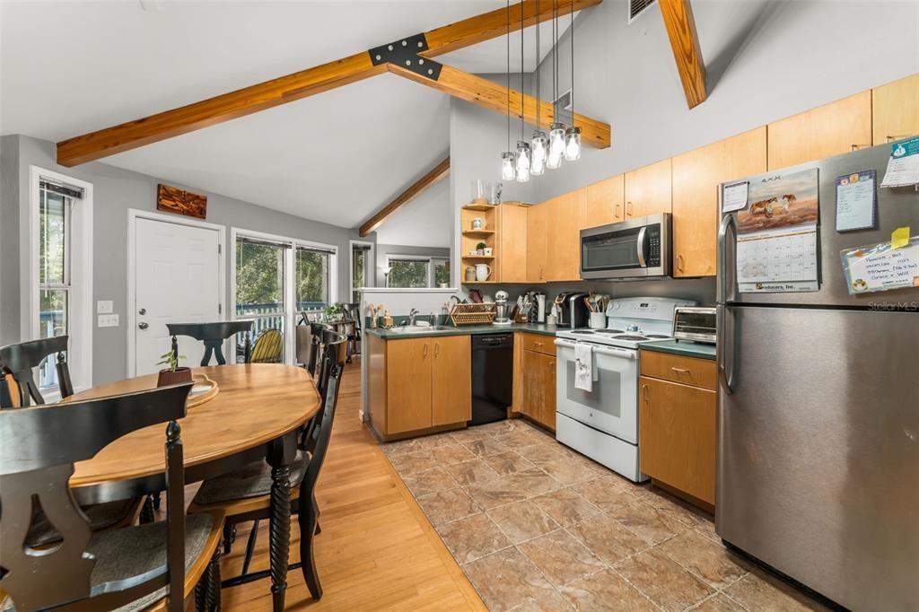 For Sale: $2,795,000 (8 beds, 7 baths, 8231 Square Feet)