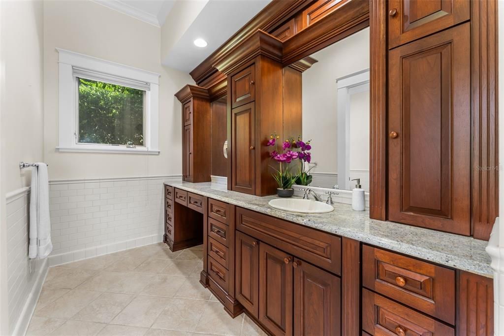 For Sale: $2,795,000 (8 beds, 7 baths, 8231 Square Feet)