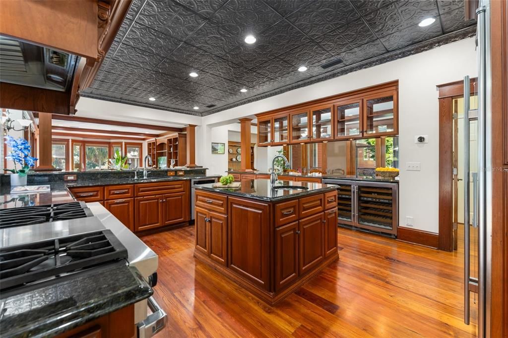 For Sale: $2,795,000 (8 beds, 7 baths, 8231 Square Feet)