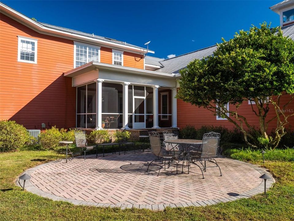 For Sale: $2,795,000 (8 beds, 7 baths, 8231 Square Feet)
