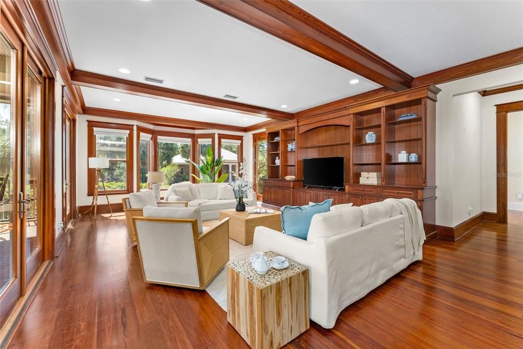 For Sale: $2,795,000 (8 beds, 7 baths, 8231 Square Feet)