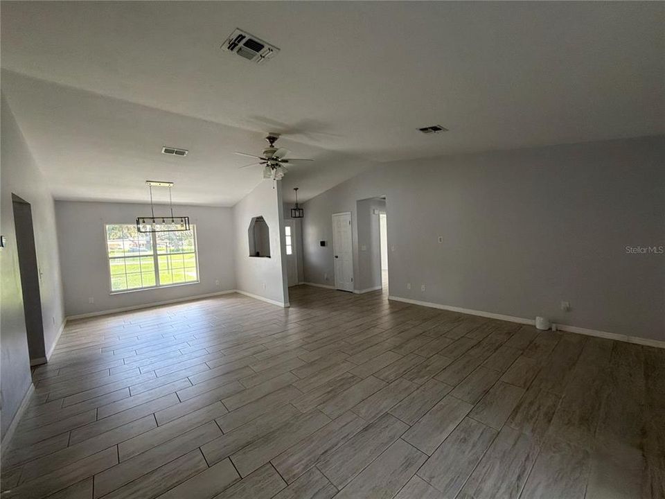 В аренду: $1,795 (3 спален, 3 ванн, 1756 Квадратных фут)