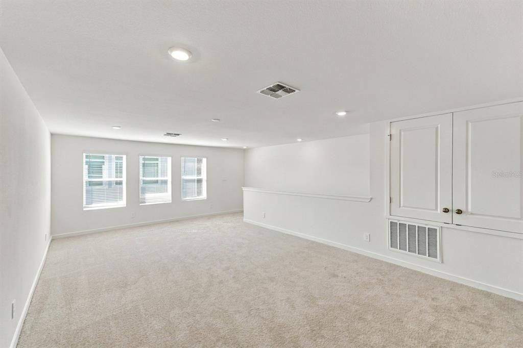 For Rent: $4,895 (5 beds, 4 baths, 3195 Square Feet)