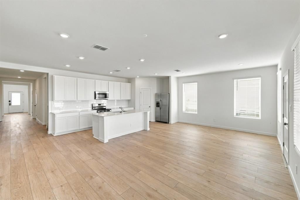 For Rent: $4,895 (5 beds, 4 baths, 3195 Square Feet)