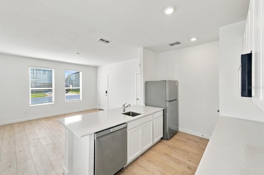 For Rent: $4,895 (5 beds, 4 baths, 3195 Square Feet)