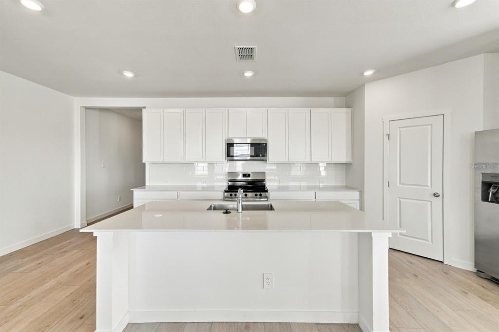 For Rent: $4,895 (5 beds, 4 baths, 3195 Square Feet)