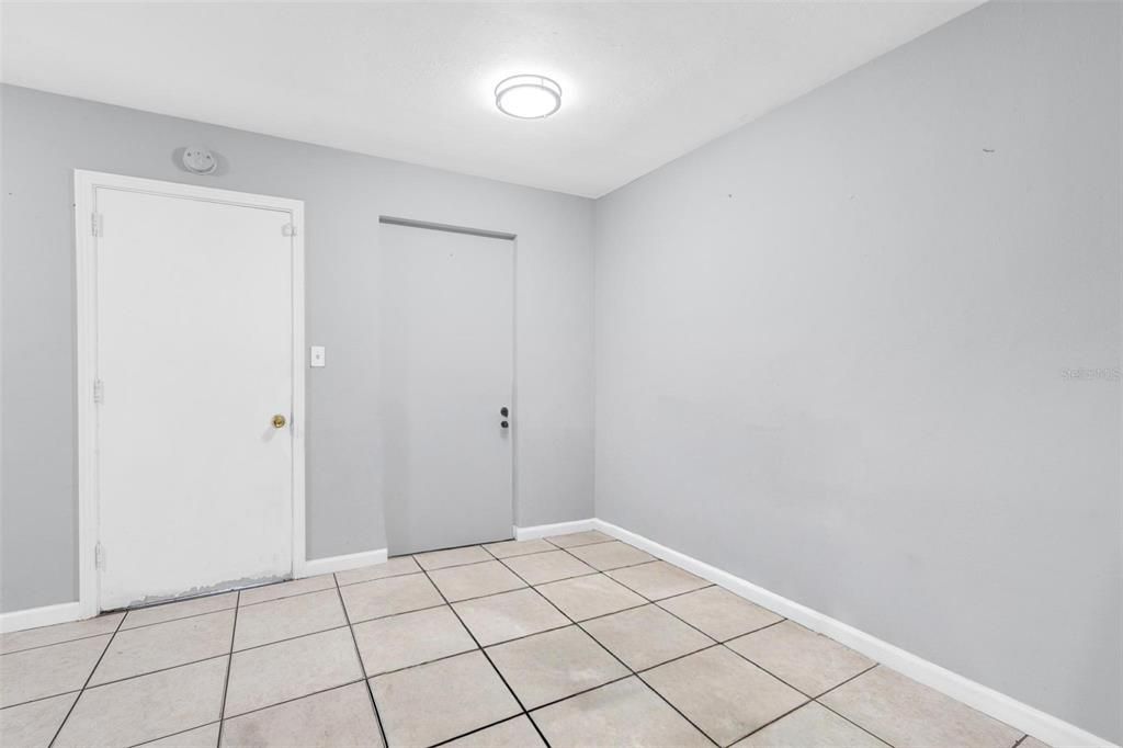 For Rent: $2,200 (3 beds, 1 baths, 1012 Square Feet)