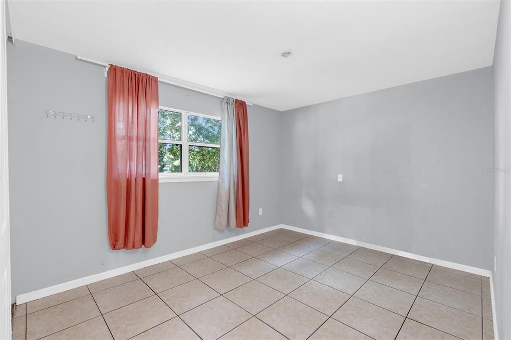 For Rent: $2,200 (3 beds, 1 baths, 1012 Square Feet)