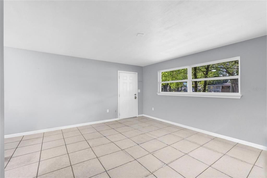 For Rent: $2,200 (3 beds, 1 baths, 1012 Square Feet)