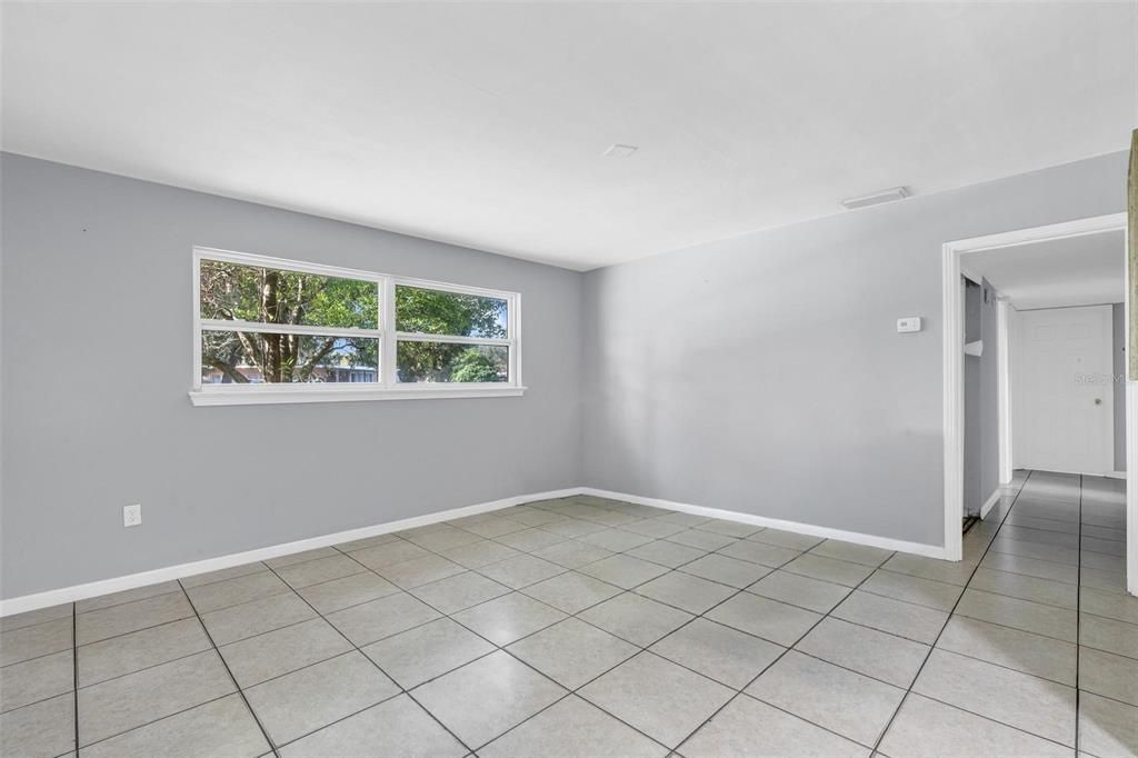For Rent: $2,200 (3 beds, 1 baths, 1012 Square Feet)