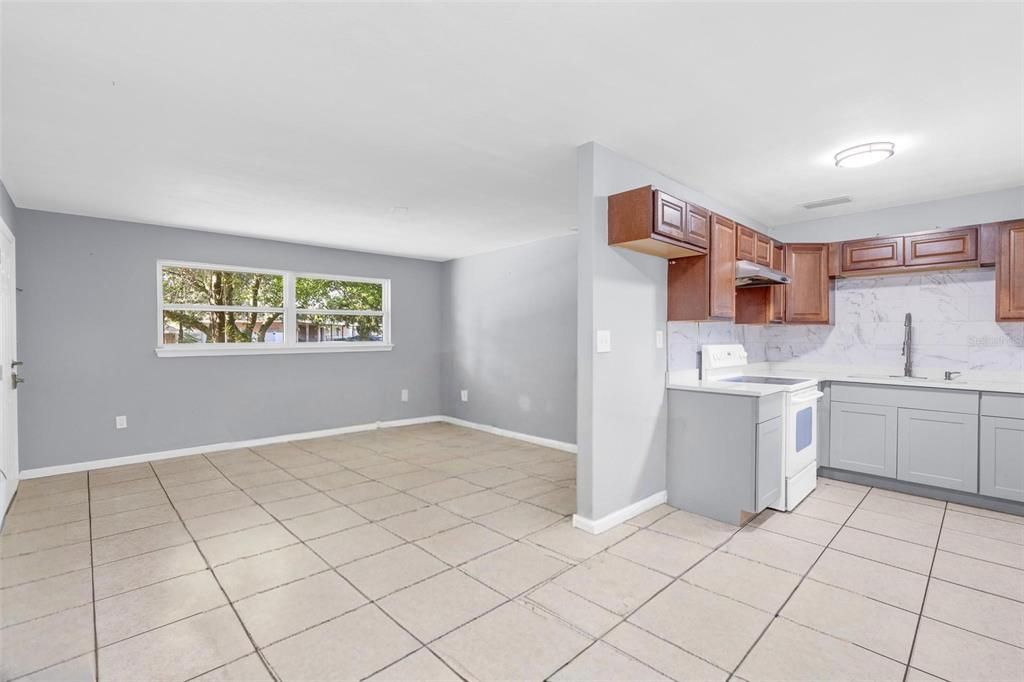 For Rent: $2,200 (3 beds, 1 baths, 1012 Square Feet)