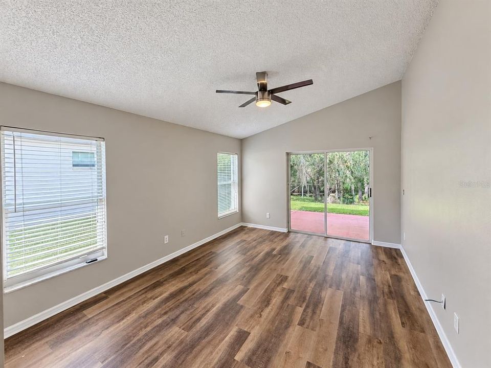 For Rent: $2,695 (4 beds, 2 baths, 2161 Square Feet)