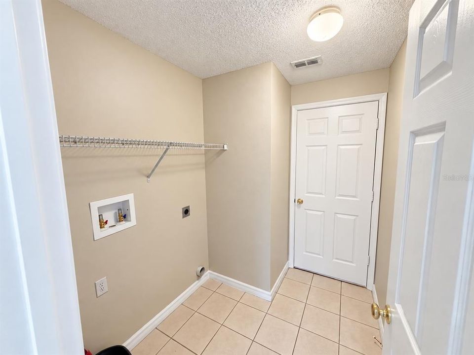 For Rent: $2,695 (4 beds, 2 baths, 2161 Square Feet)