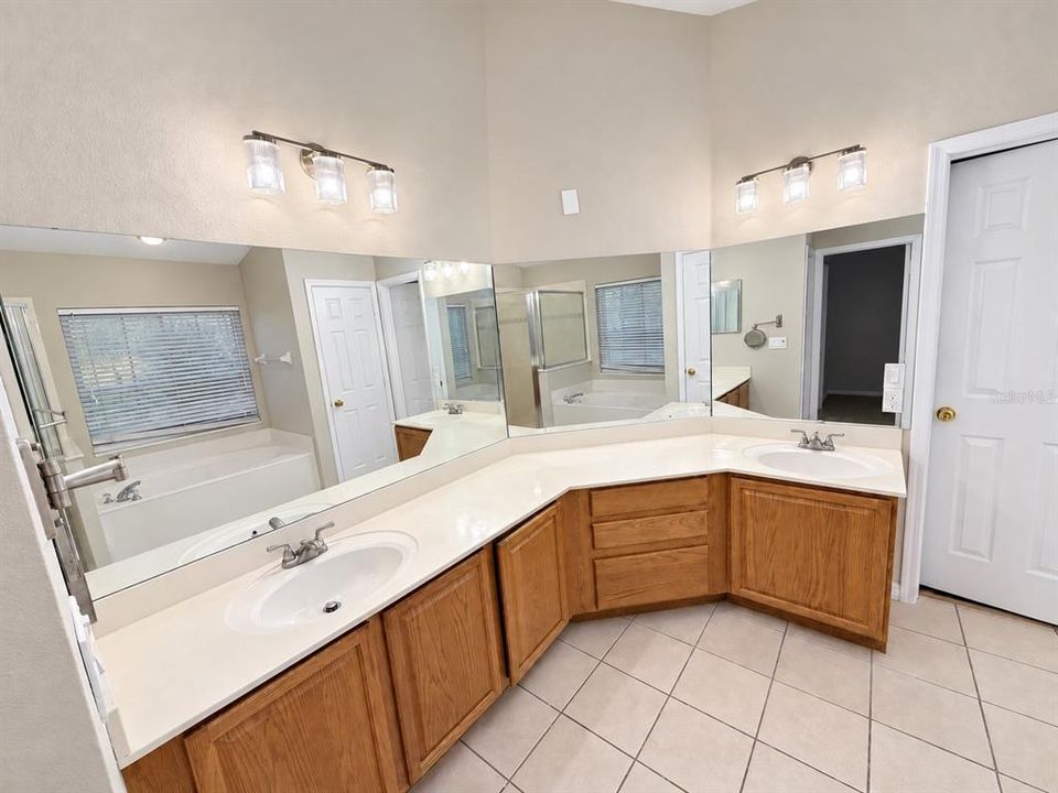 For Rent: $2,695 (4 beds, 2 baths, 2161 Square Feet)