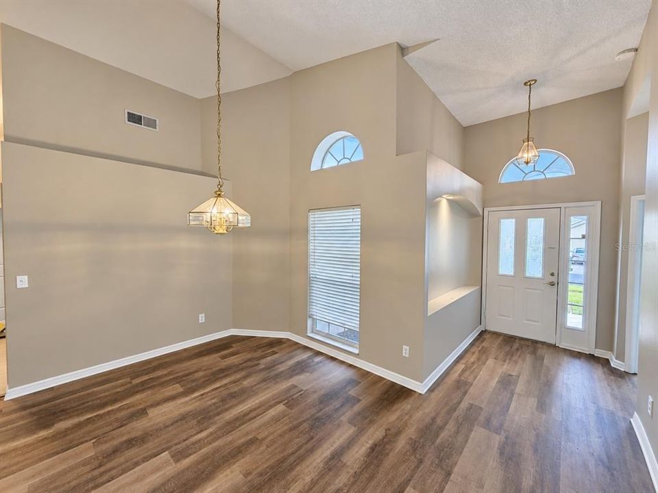 For Rent: $2,695 (4 beds, 2 baths, 2161 Square Feet)