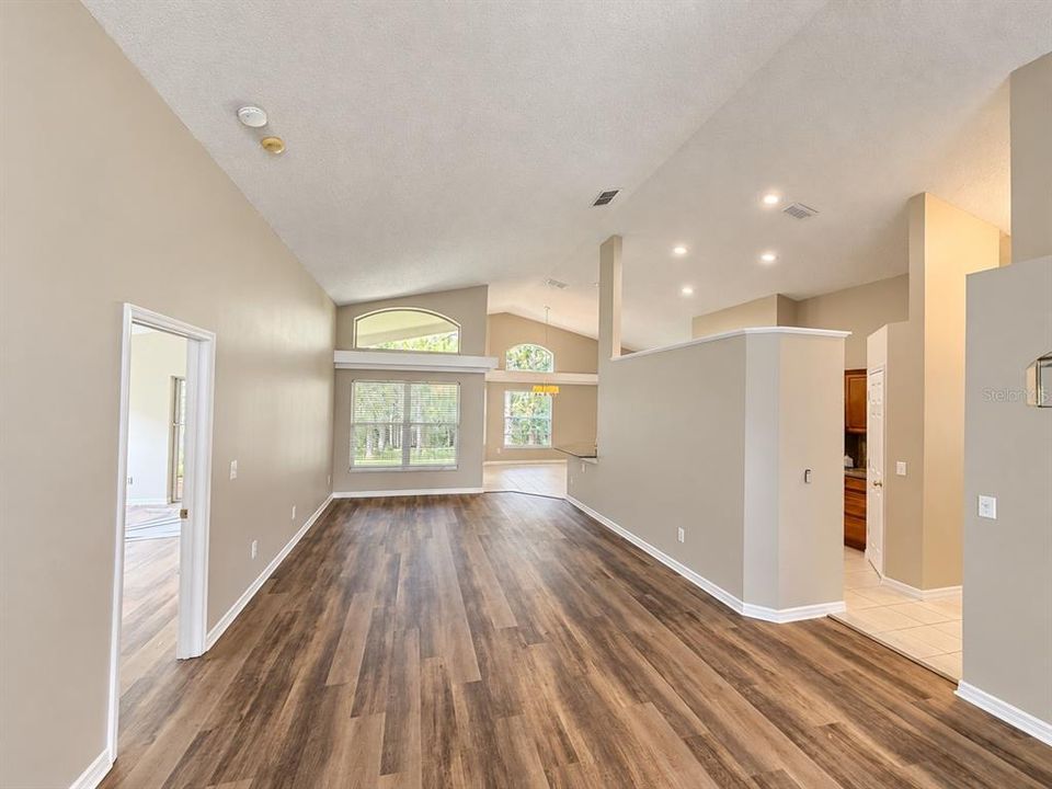 For Rent: $2,695 (4 beds, 2 baths, 2161 Square Feet)