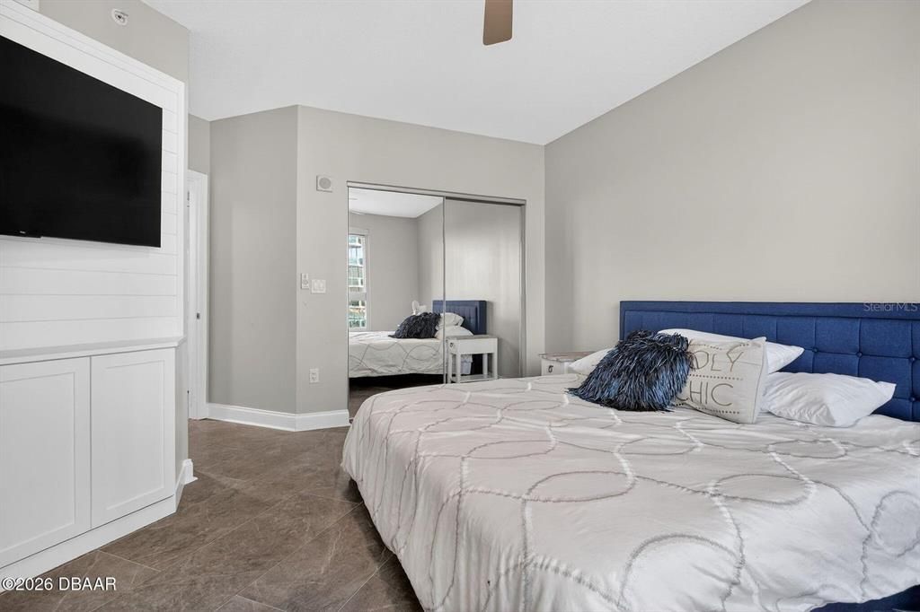 For Sale: $559,900 (3 beds, 3 baths, 2239 Square Feet)