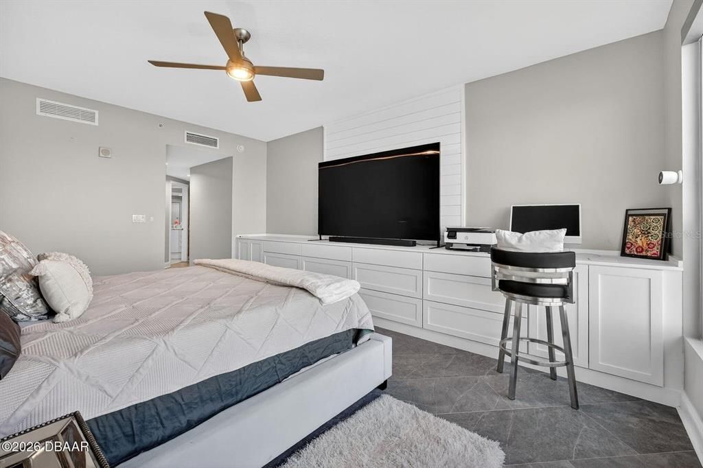 For Sale: $559,900 (3 beds, 3 baths, 2239 Square Feet)