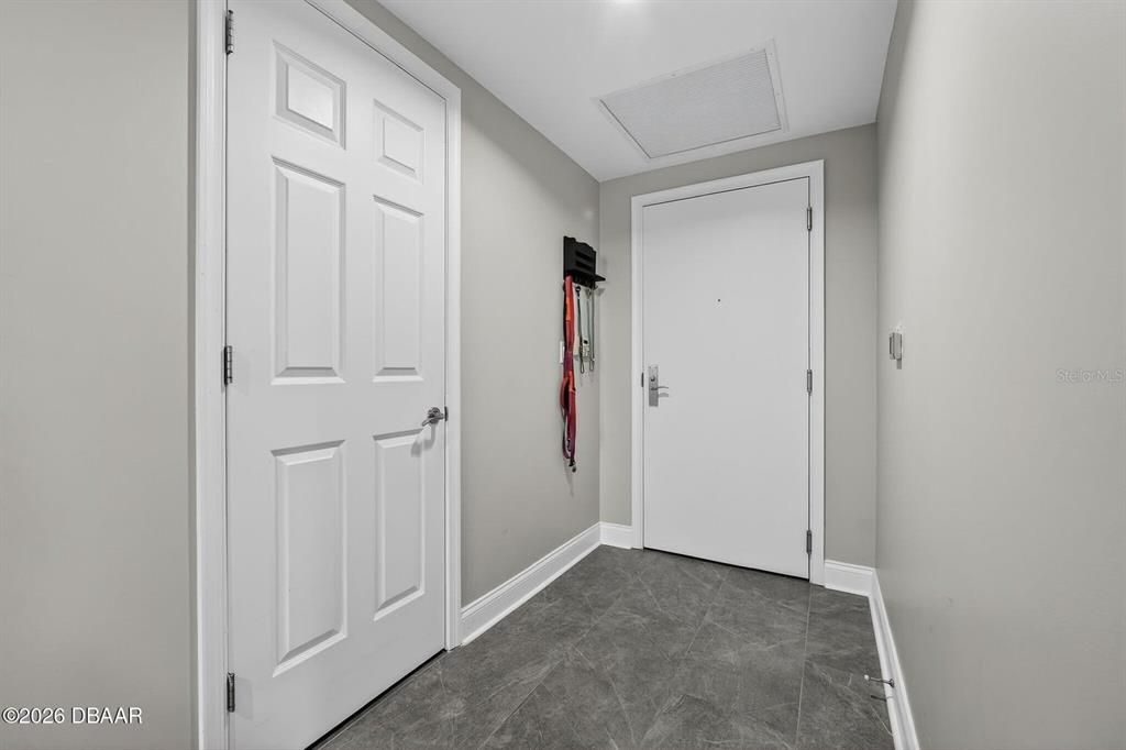 For Sale: $559,900 (3 beds, 3 baths, 2239 Square Feet)
