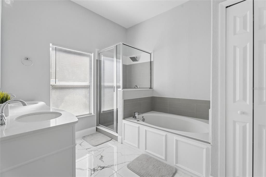 For Sale: $425,000 (5 beds, 3 baths, 2345 Square Feet)