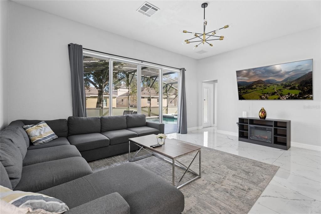 For Sale: $425,000 (5 beds, 3 baths, 2345 Square Feet)
