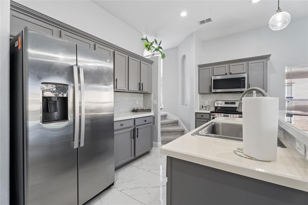 For Sale: $425,000 (5 beds, 3 baths, 2345 Square Feet)