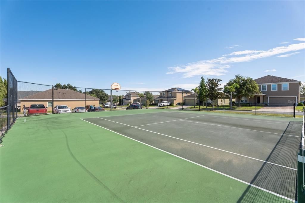 For Sale: $425,000 (5 beds, 3 baths, 2345 Square Feet)