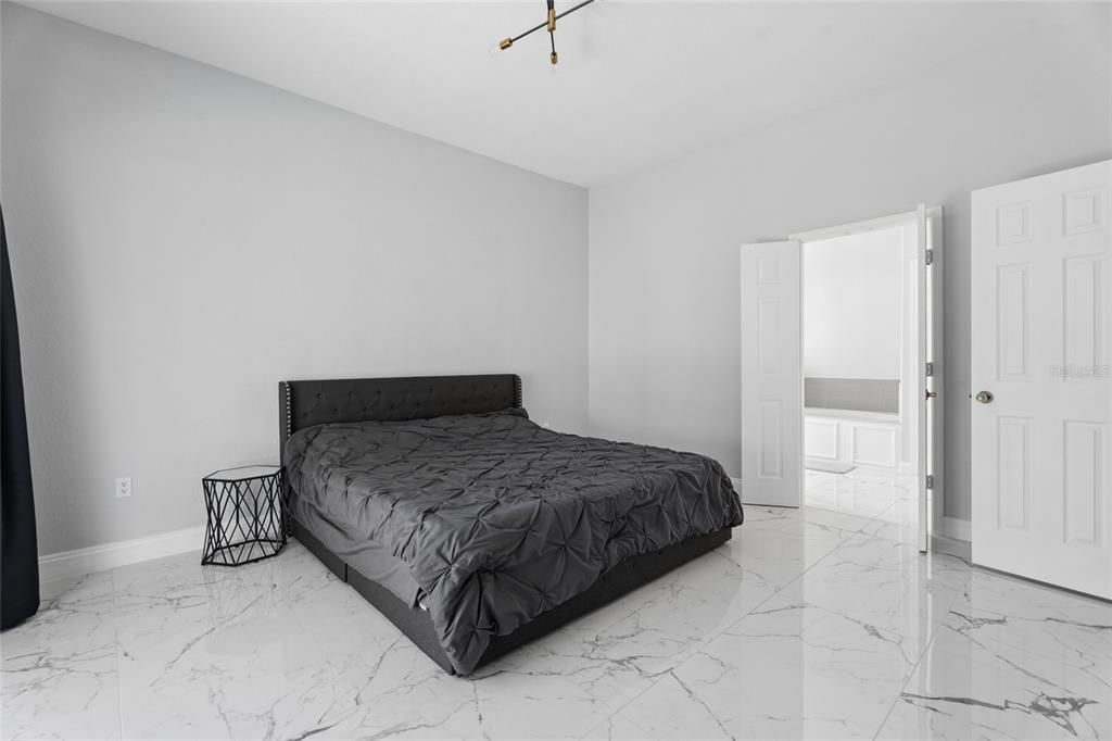 For Sale: $425,000 (5 beds, 3 baths, 2345 Square Feet)