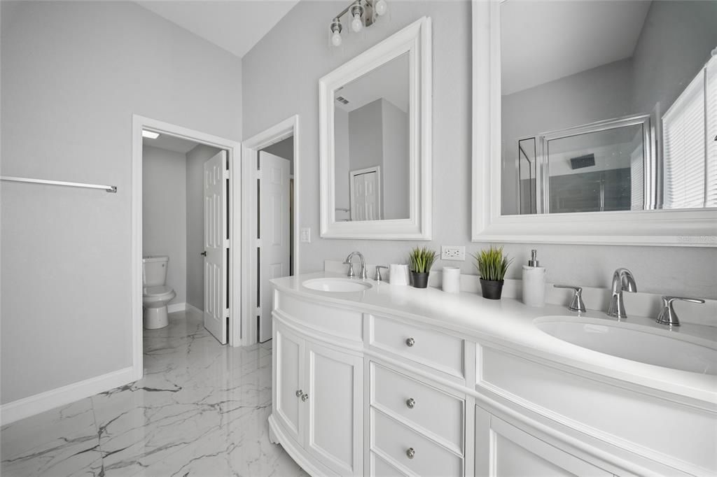 For Sale: $425,000 (5 beds, 3 baths, 2345 Square Feet)