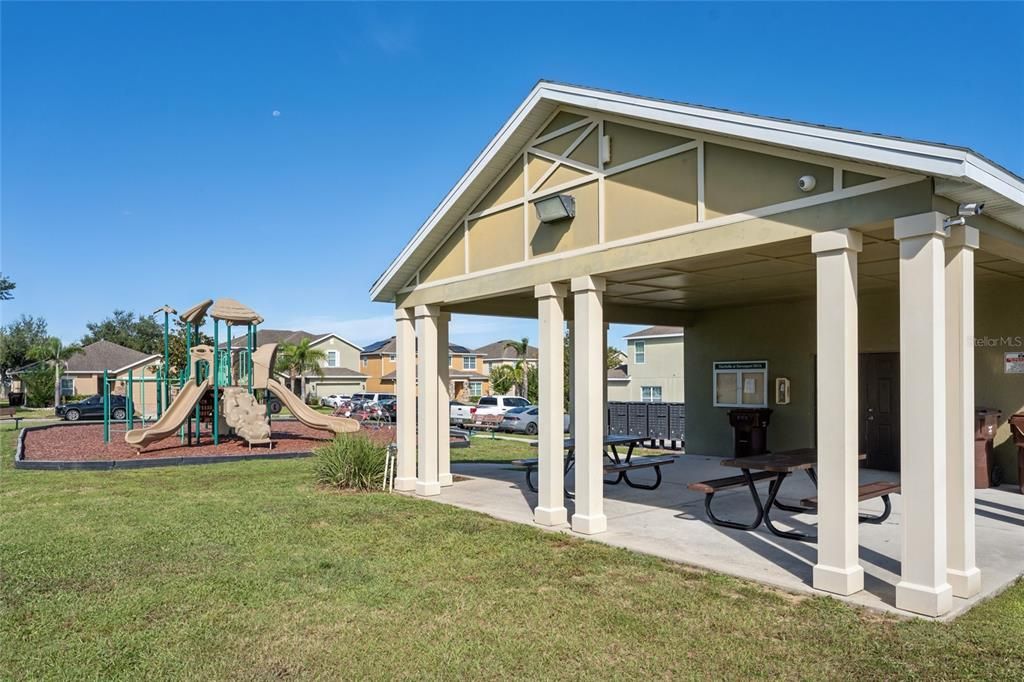 For Sale: $425,000 (5 beds, 3 baths, 2345 Square Feet)