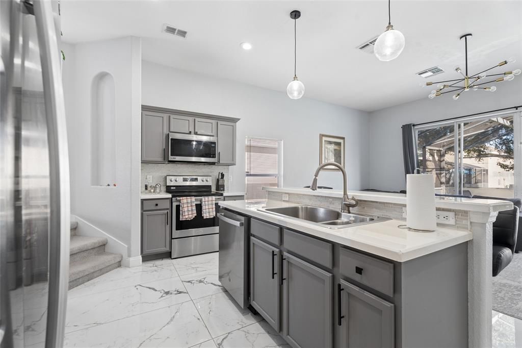 For Sale: $425,000 (5 beds, 3 baths, 2345 Square Feet)
