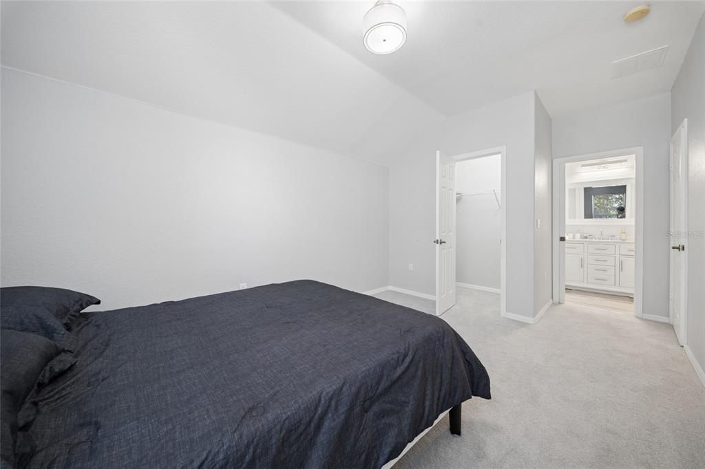 For Sale: $425,000 (5 beds, 3 baths, 2345 Square Feet)