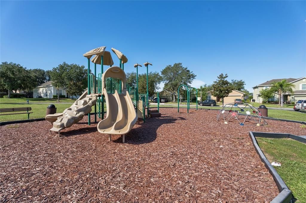 For Sale: $425,000 (5 beds, 3 baths, 2345 Square Feet)