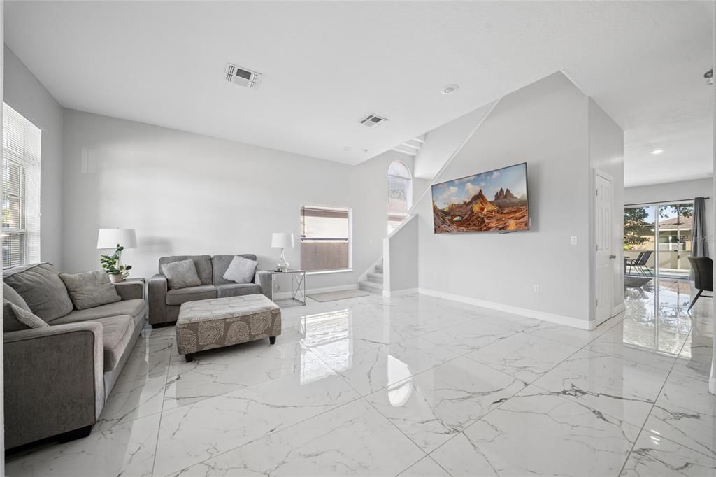 For Sale: $425,000 (5 beds, 3 baths, 2345 Square Feet)