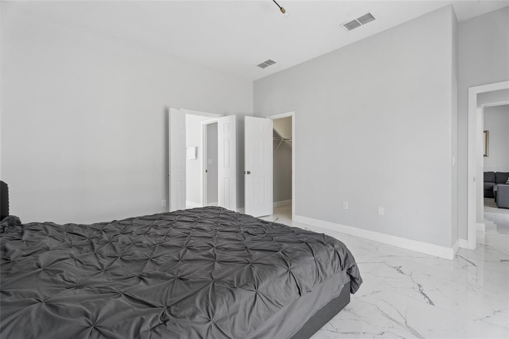 For Sale: $425,000 (5 beds, 3 baths, 2345 Square Feet)