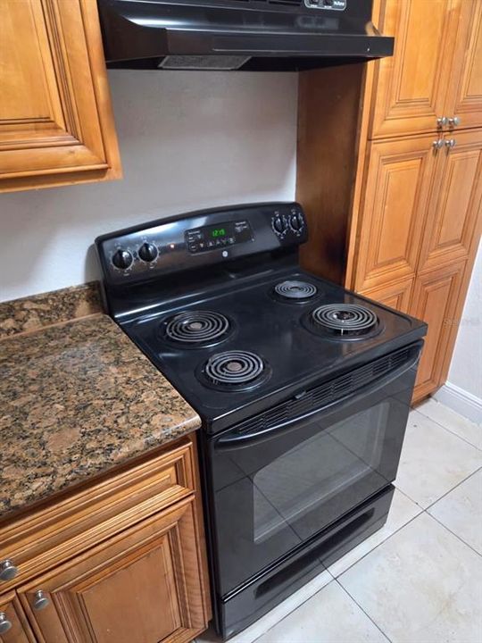 For Rent: $1,400 (2 beds, 2 baths, 976 Square Feet)