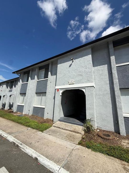 For Rent: $1,400 (2 beds, 2 baths, 976 Square Feet)