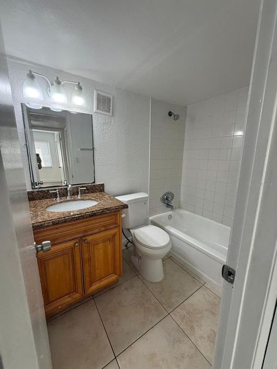For Rent: $1,400 (2 beds, 2 baths, 976 Square Feet)