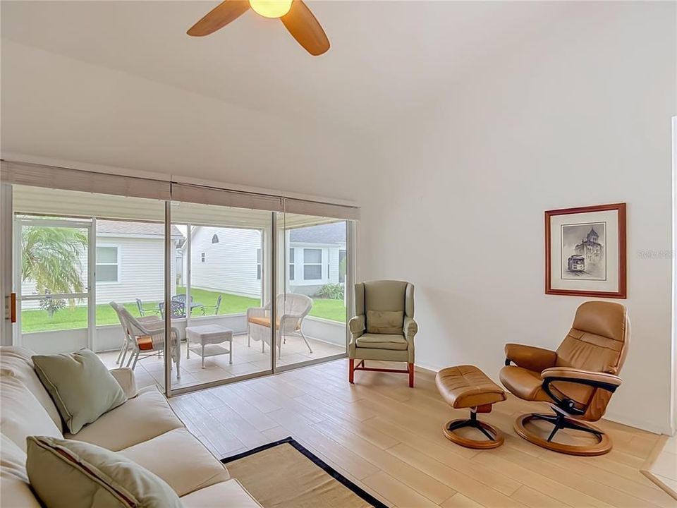 En Venta: $332,000 (2 camas, 2 baños, 1212 Pies cuadrados)