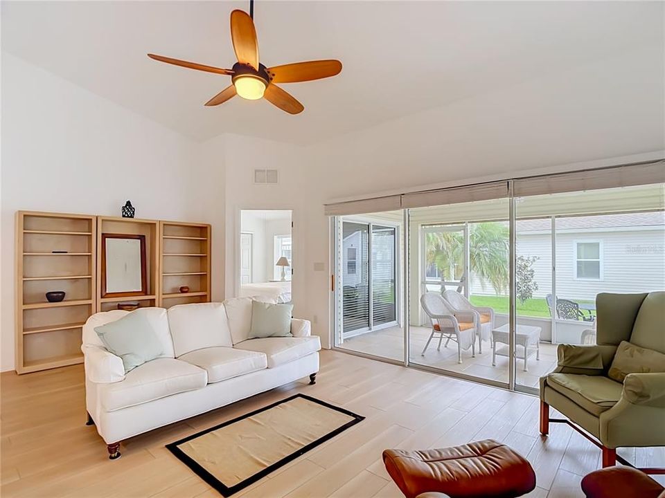 En Venta: $332,000 (2 camas, 2 baños, 1212 Pies cuadrados)